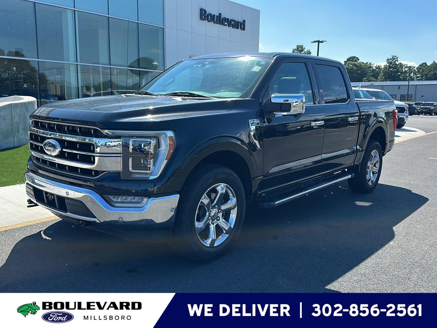 2021 Ford F-150 LARIAT in Agate Black — front three-quarter view